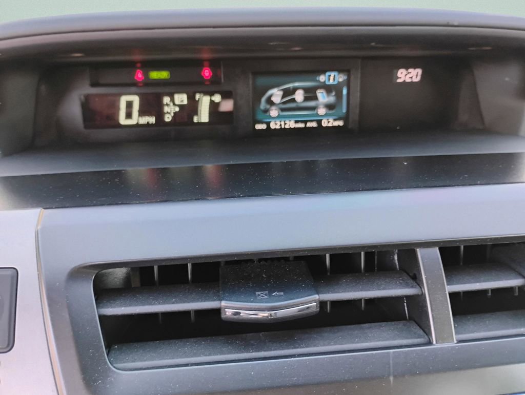 Used 2017 Toyota Prius V Four image 32