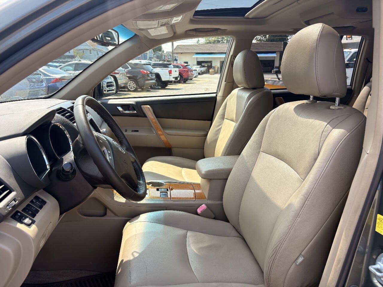 Used 2010 Toyota Highlander Limited AWD/4WD image 18
