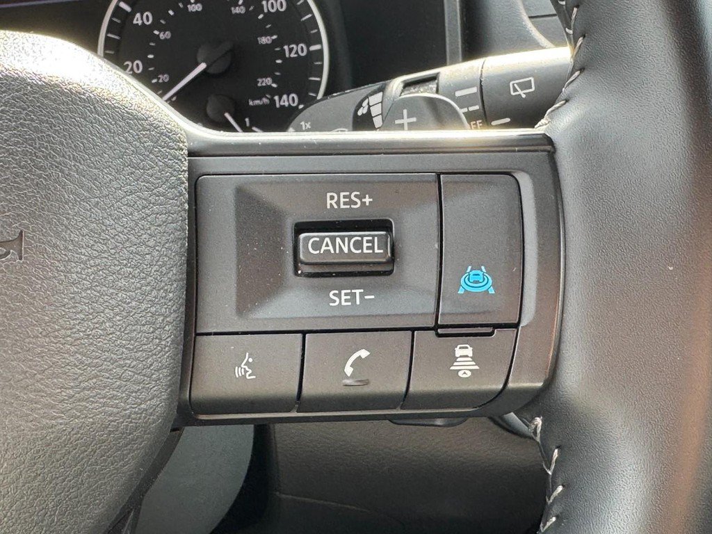 Used 2025 Nissan Rogue SV FWD image 17