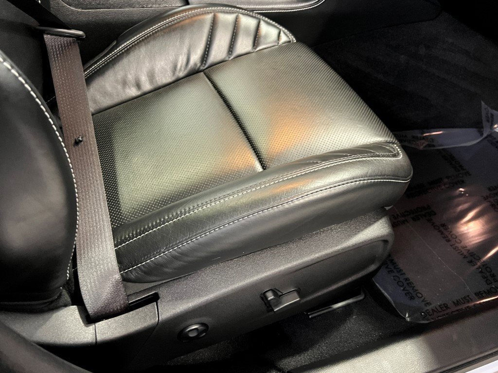 Certified 2023 Chrysler 300 C image 13