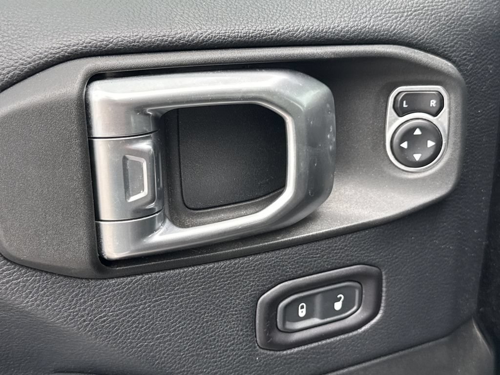 Used 2018 Jeep Wrangler Unlimited Rubicon AWD/4WD image 11