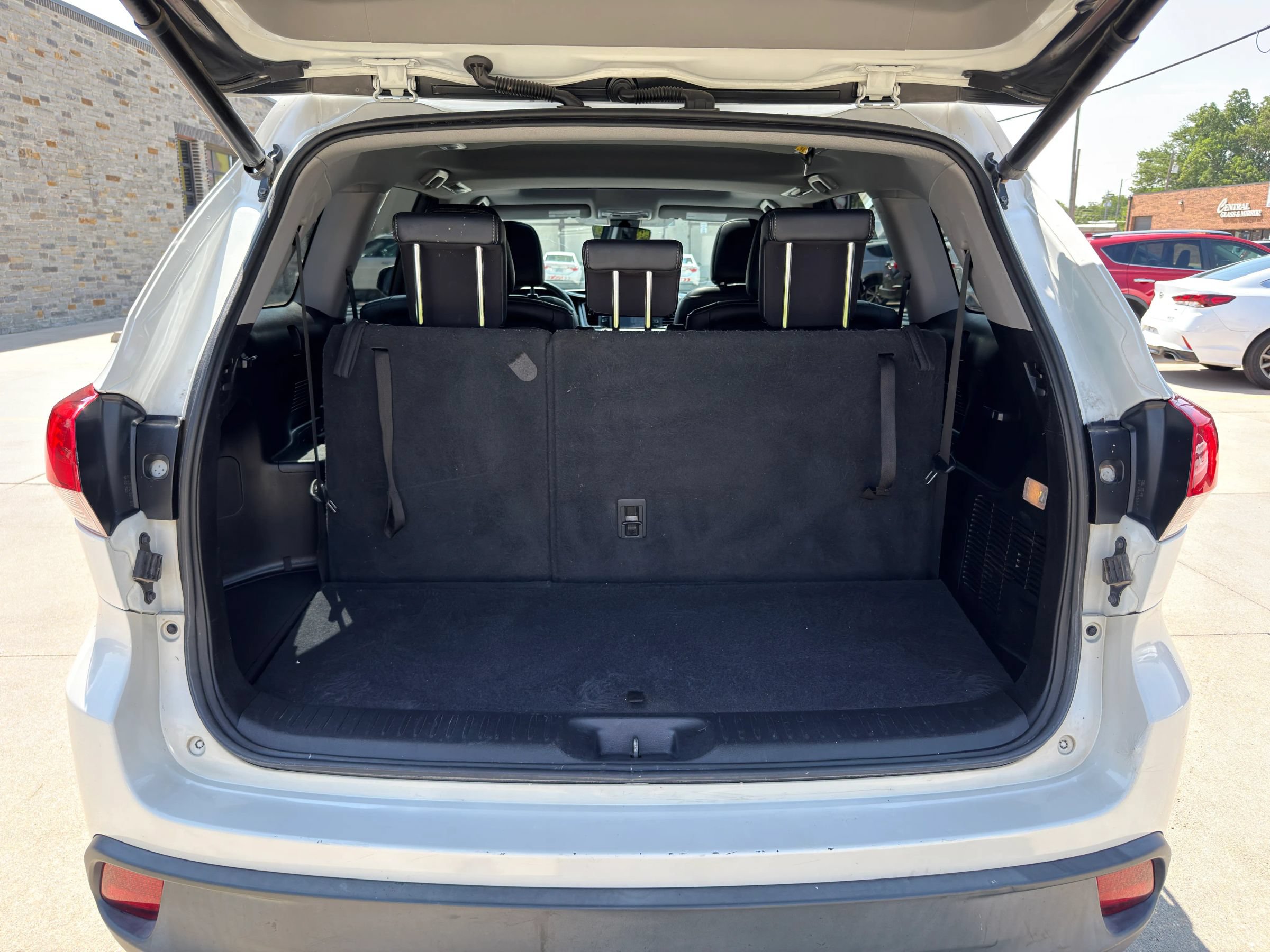 Used 2017 Toyota Highlander XLE FWD image 7