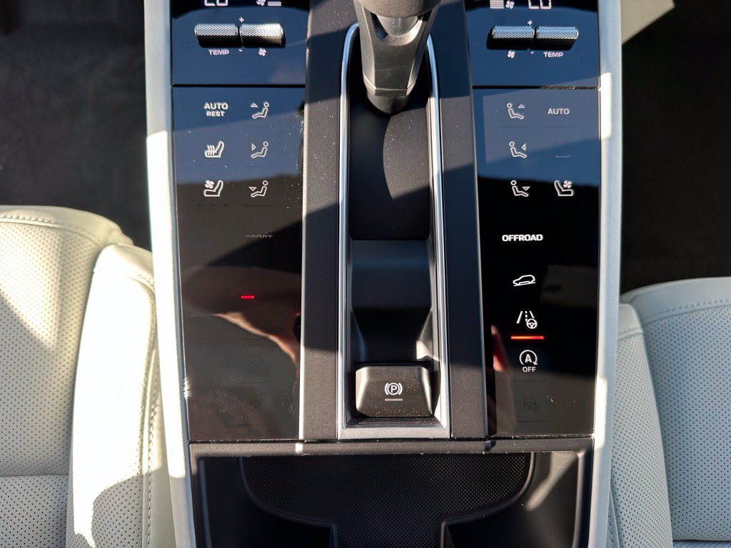 Certified 2026 Porsche Macan S AWD/4WD image 28