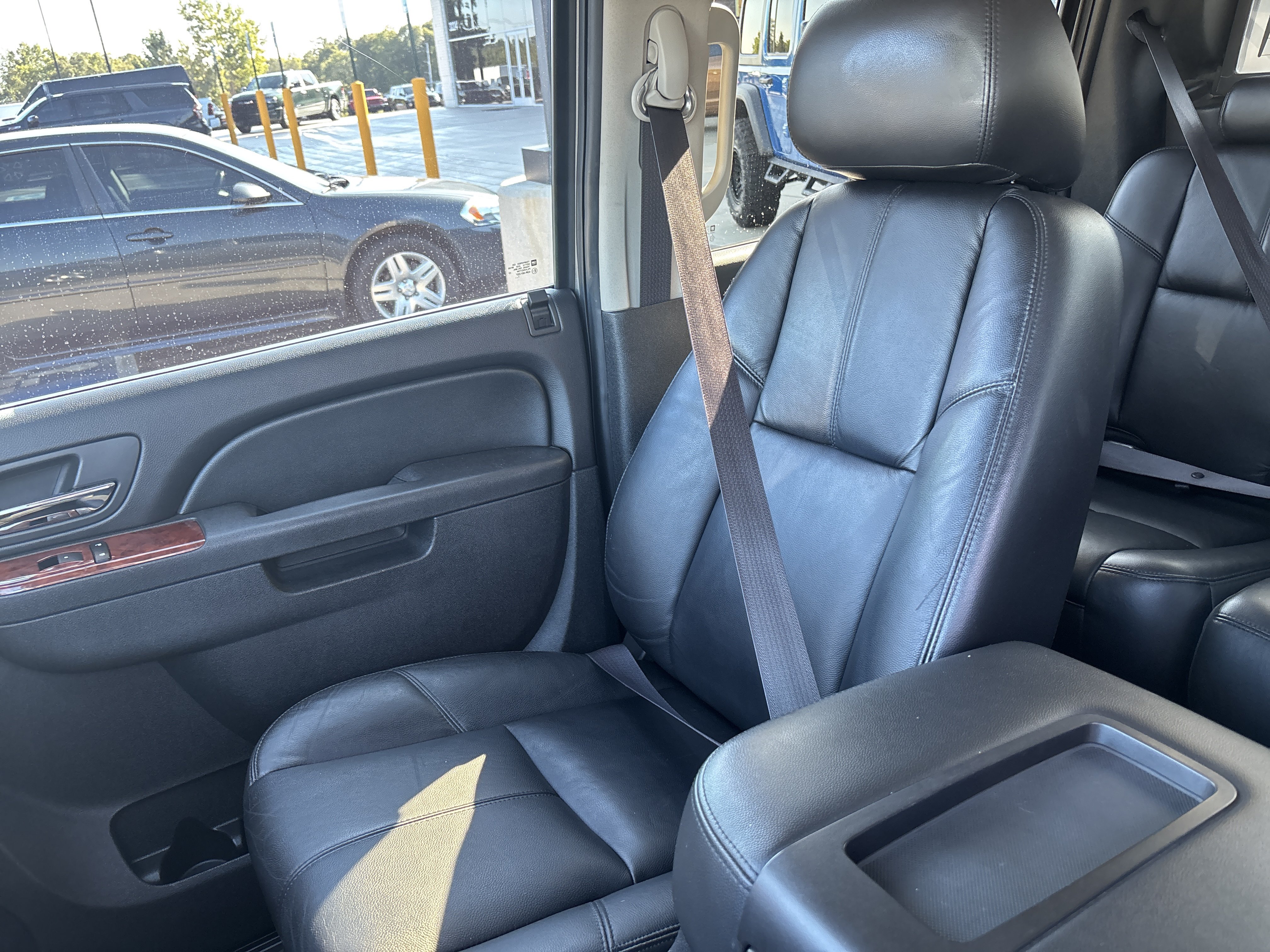 Used 2012 Chevrolet Avalanche LT RWD image 25