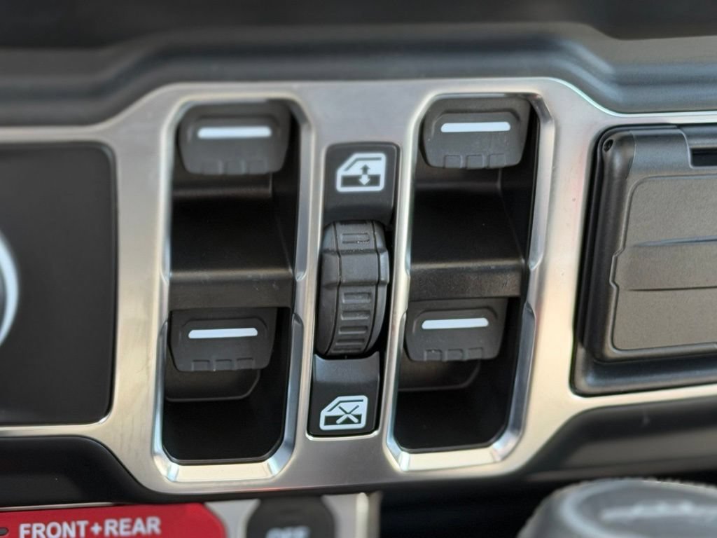 Used 2023 Jeep Gladiator Rubicon w/ Cold Weather Group AWD/4WD image 13