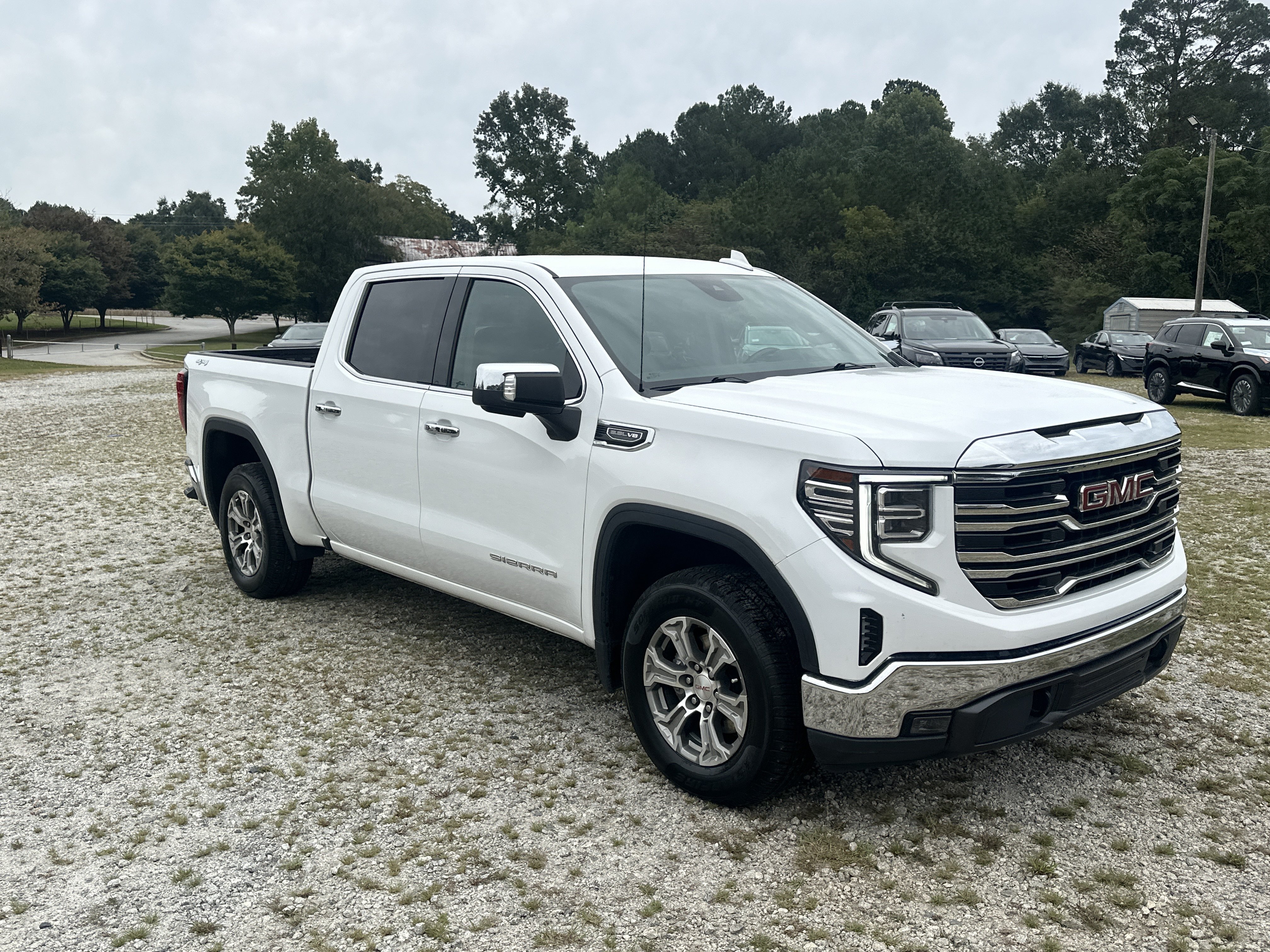 Used 2025 GMC Sierra 1500 SLT AWD/4WD image 3