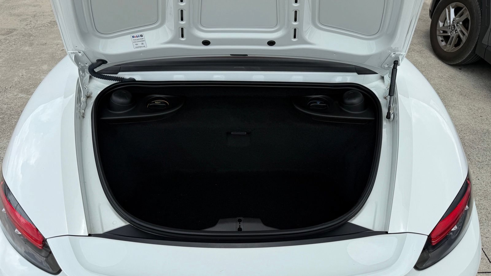 Used 2019 Porsche 718 Boxster RWD image 41