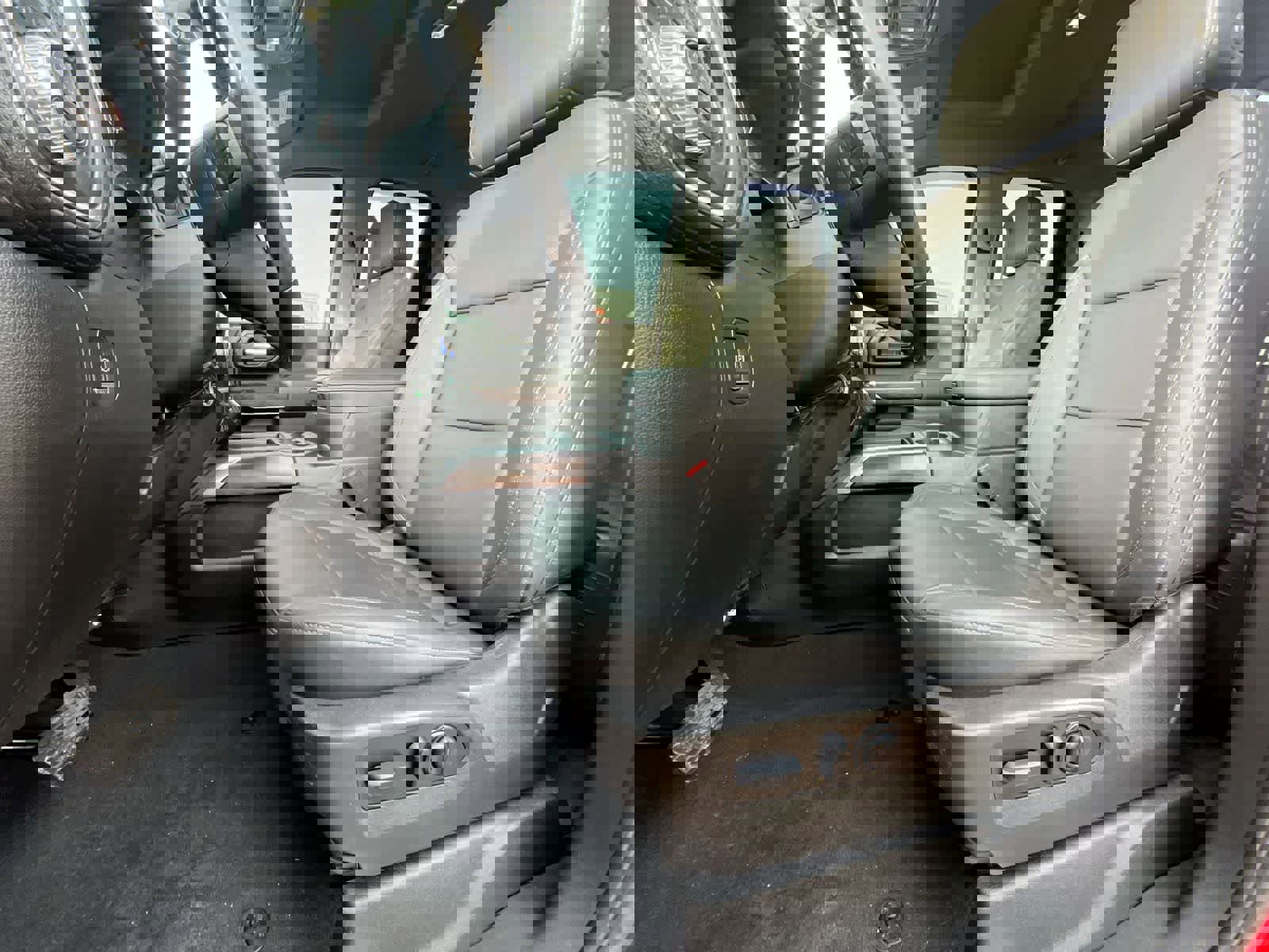 Used 2022 GMC Sierra 2500 SLT w/ SLT Preferred Package image 16