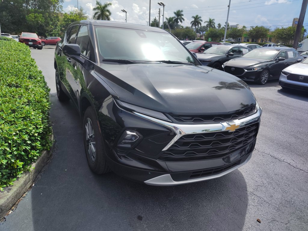 Used 2025 Chevrolet Blazer LT FWD image 9