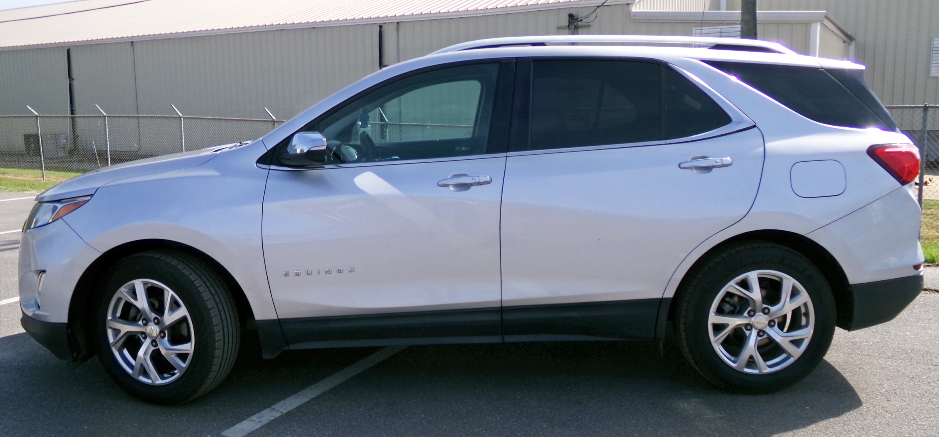 Used 2018 Chevrolet Equinox Premier image 2