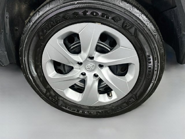 Used 2025 Toyota RAV4 LE AWD/4WD image 28