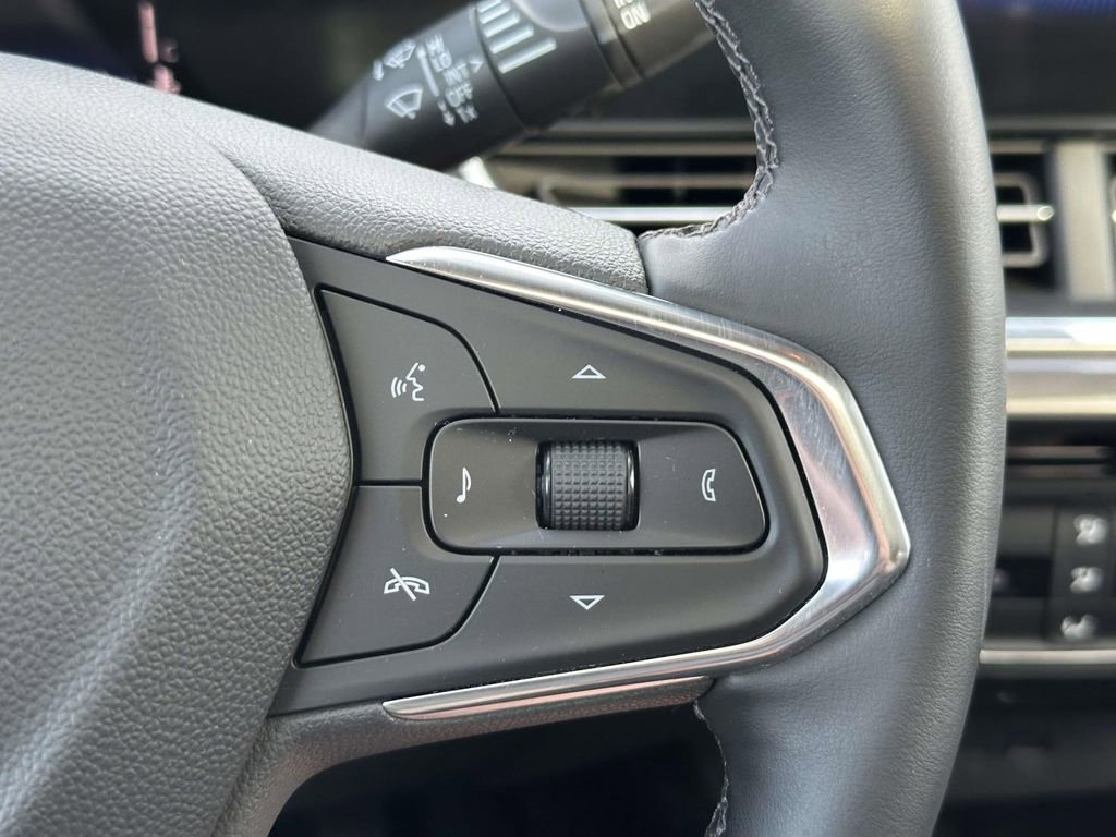 Used 2024 Chevrolet Trax ACTIV w/ Sunroof Package image 24