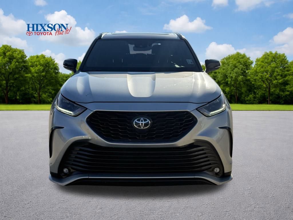 Used 2023 Toyota Highlander XSE image 2