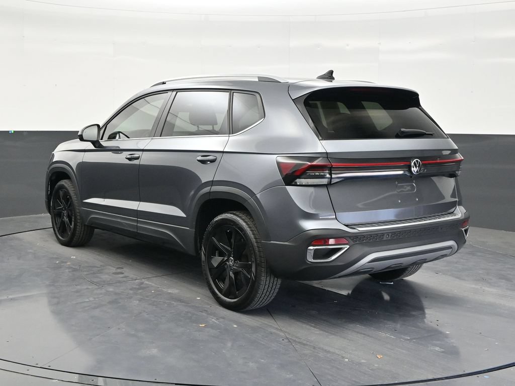 Used 2025 Volkswagen Taos SE FWD image 3