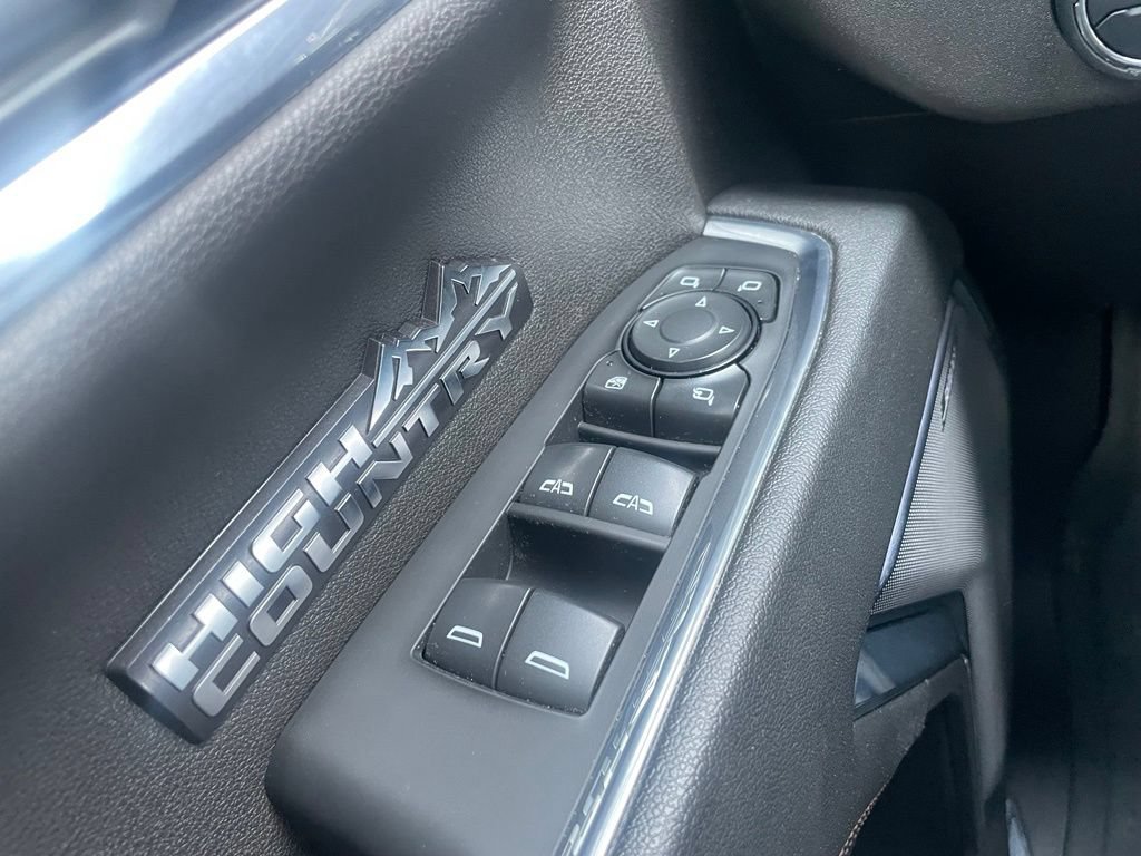 Used 2023 Chevrolet Silverado 1500 High Country w/ Technology Package AWD/4WD image 21