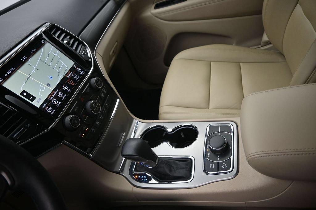 Used 2020 Jeep Grand Cherokee Limited AWD/4WD image 19