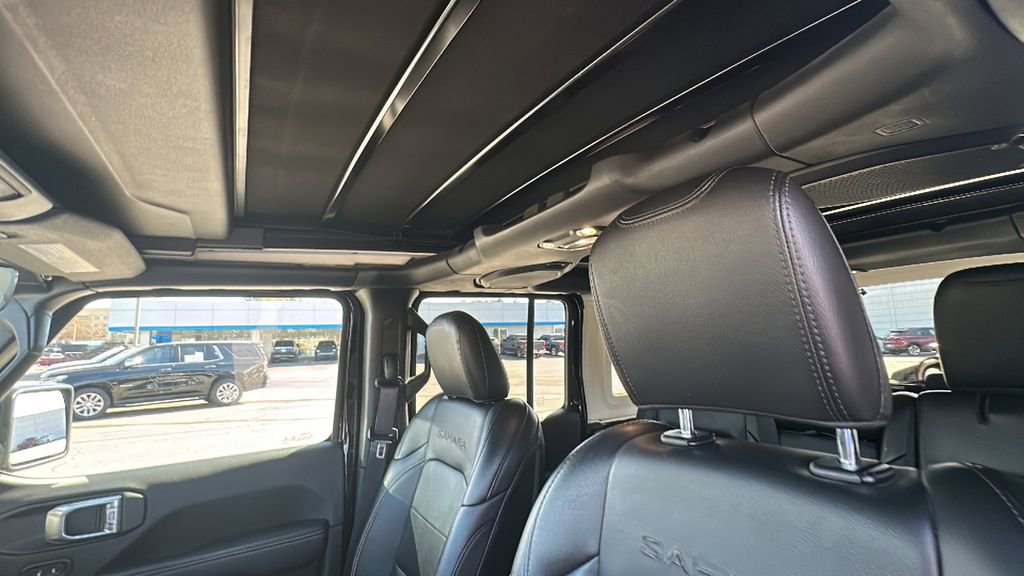 Used 2022 Jeep Wrangler Unlimited Sahara AWD/4WD image 14