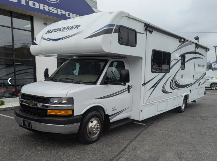 Used 2019 Chevrolet Express 4500 w/ RV Package RWD image 2