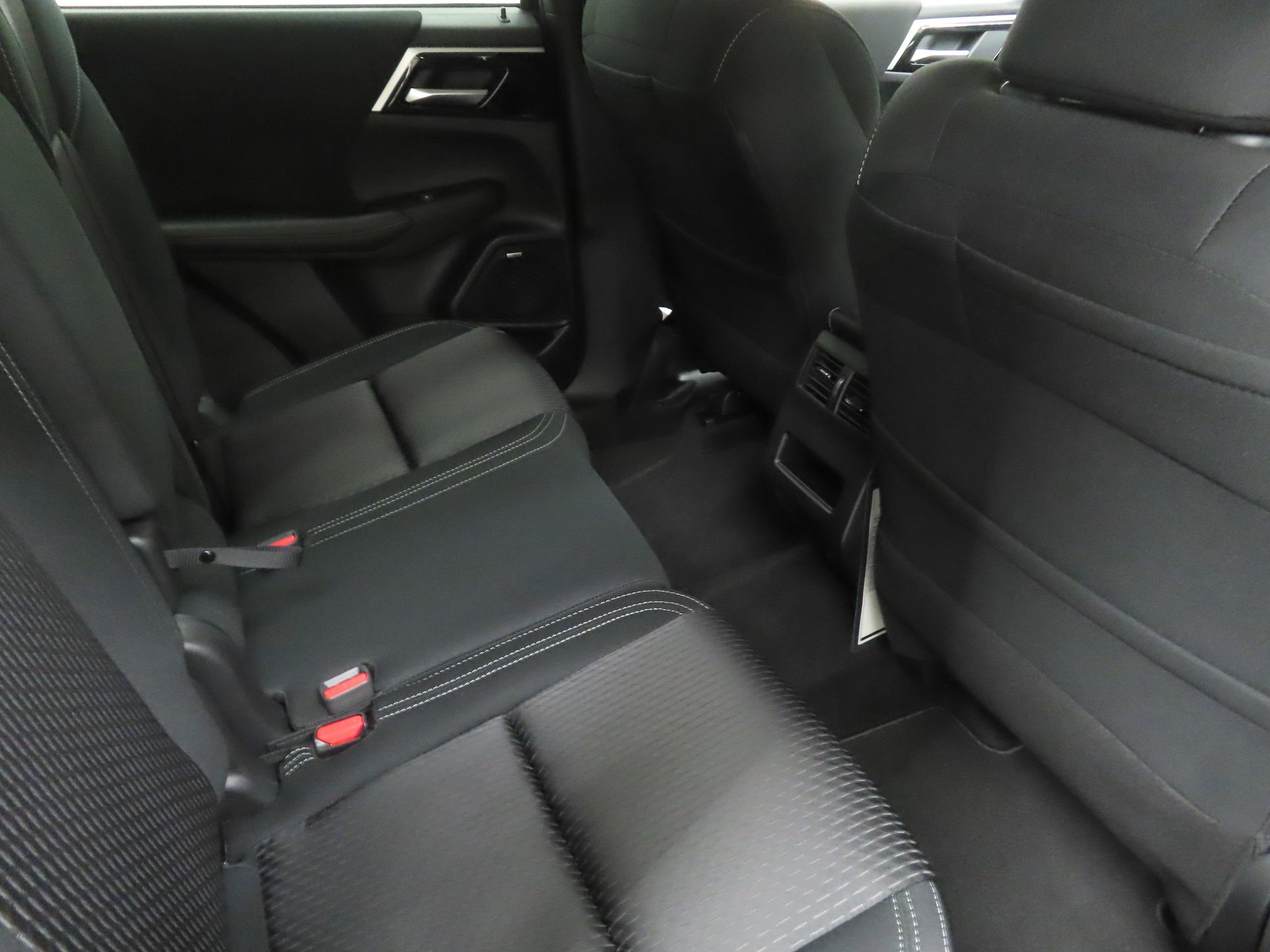 New 2026 Mitsubishi Outlander ES image 23