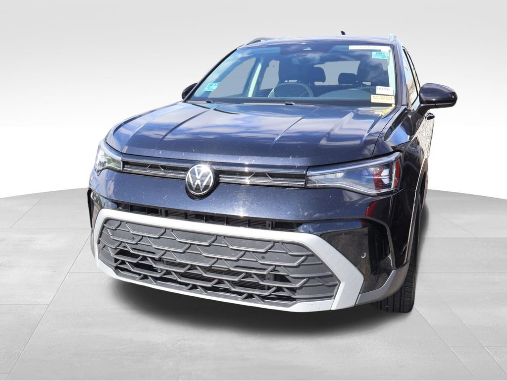 Used 2025 Volkswagen Taos SE AWD/4WD image 4