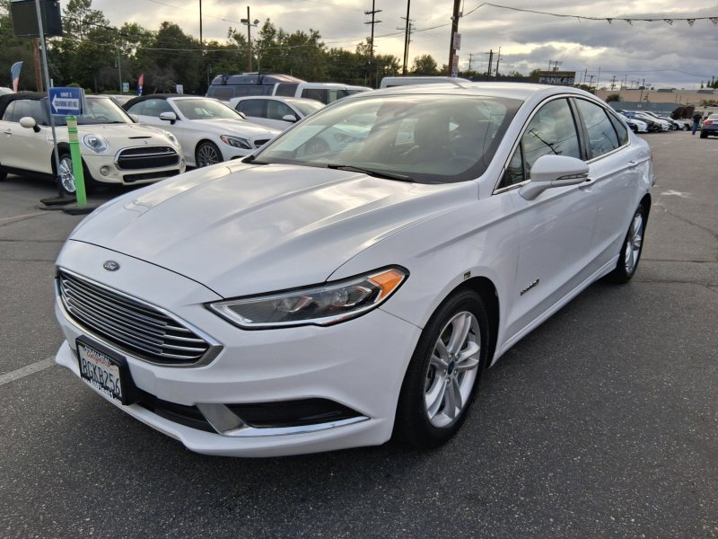 Used 2018 Ford Fusion SE w/ Equipment Group 602A FWD image 3