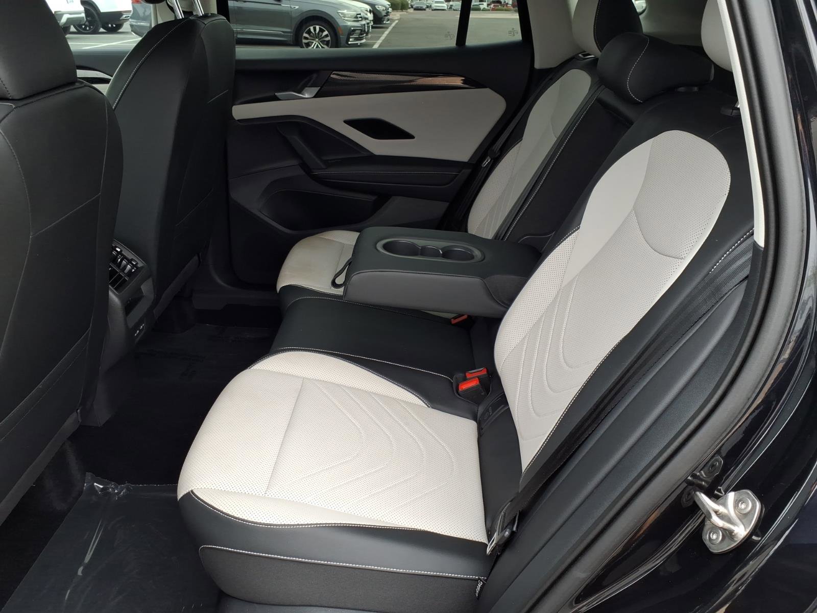 Certified 2025 Volkswagen Tiguan SE AWD/4WD image 22