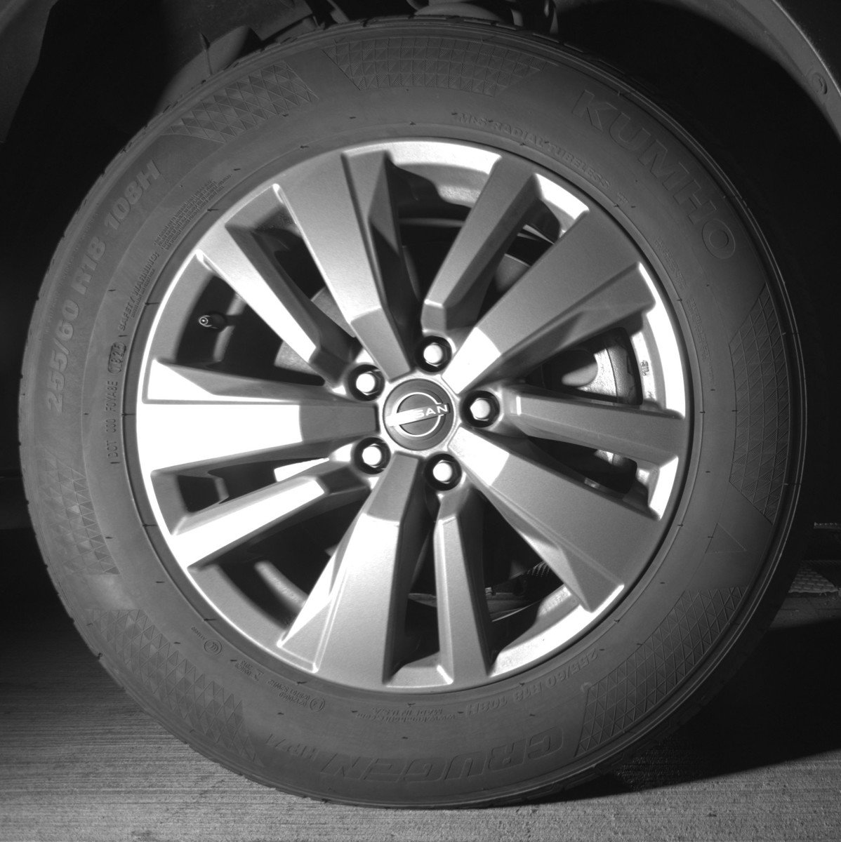 Used 2025 Nissan Pathfinder SV AWD/4WD image 13