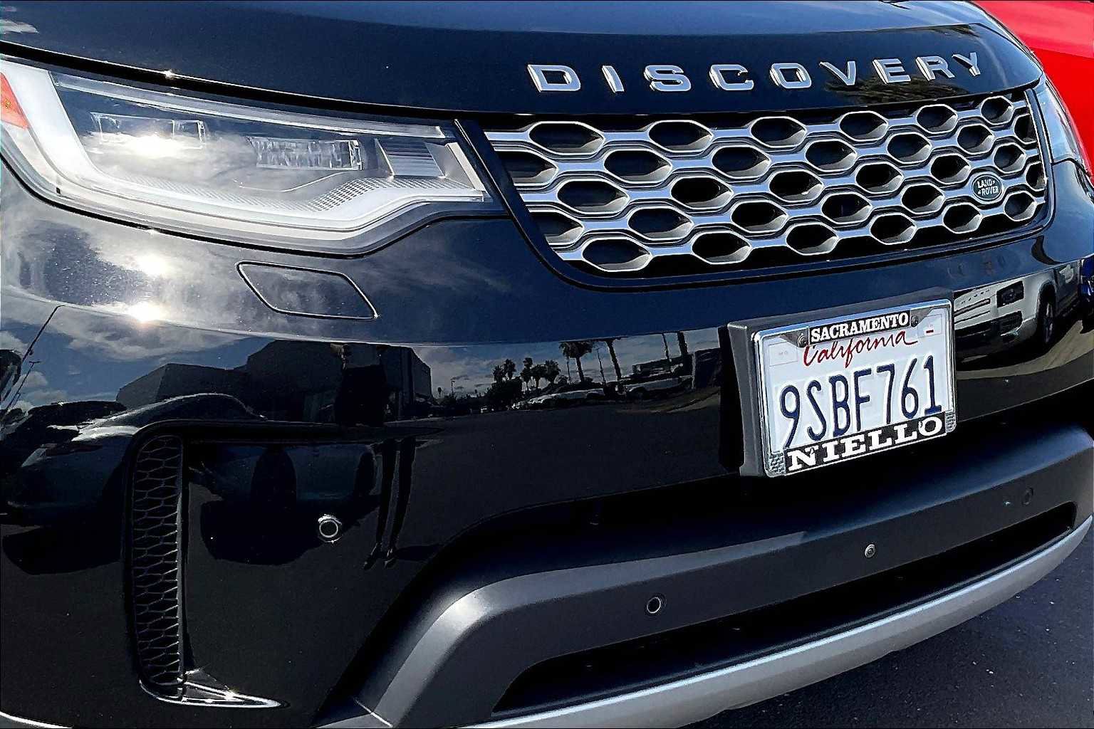 Used 2025 Land Rover Discovery S image 33