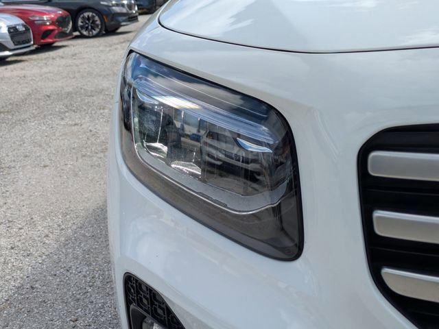 Used 2025 Mercedes-Benz GLB 250 4MATIC w/ Winter Package image 8
