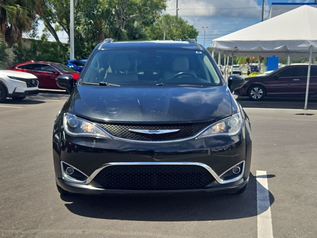 Used 2018 Chrysler Pacifica Touring-L FWD video 2