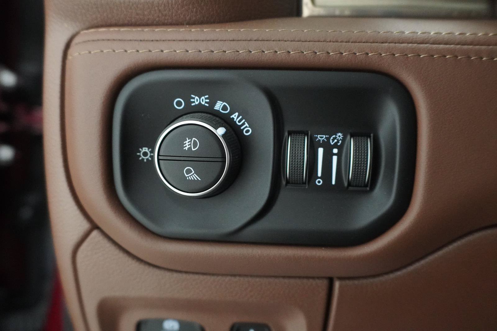 Used 2020 RAM 1500 Limited AWD/4WD image 9