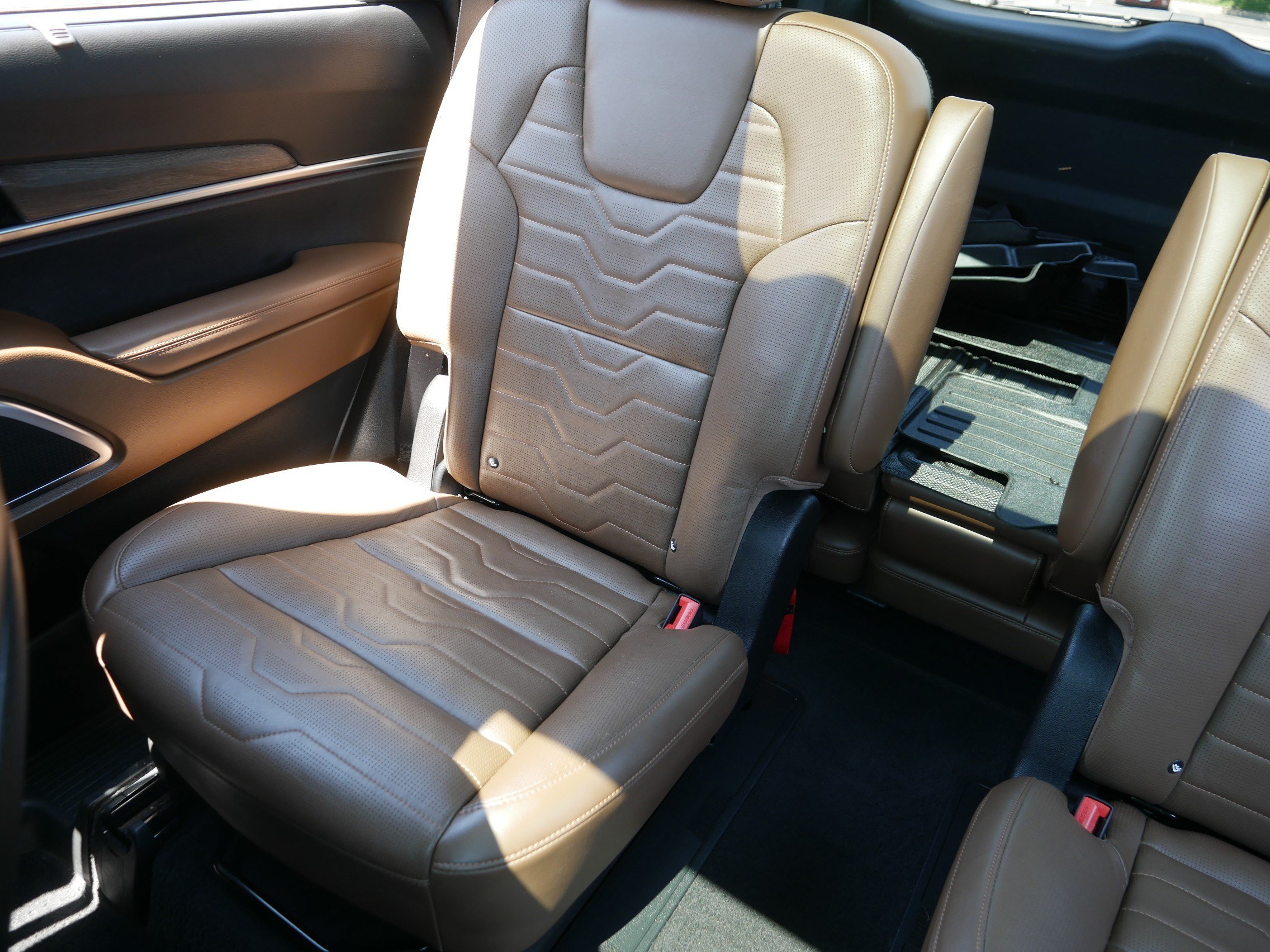 Certified 2022 Kia Telluride SX w/ SX Prestige Package AWD/4WD image 12