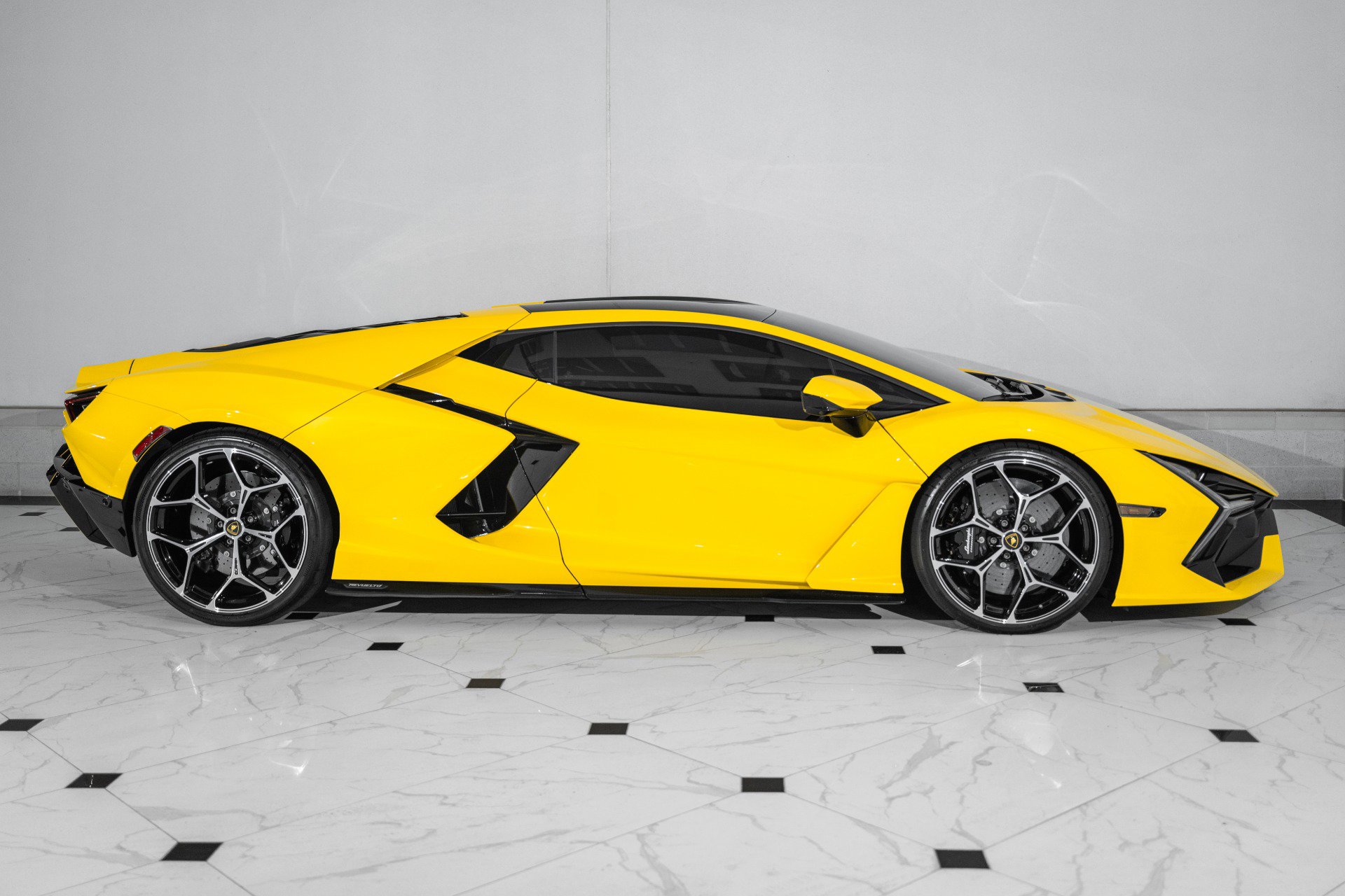 Used 2024 Lamborghini Revuelto image 6