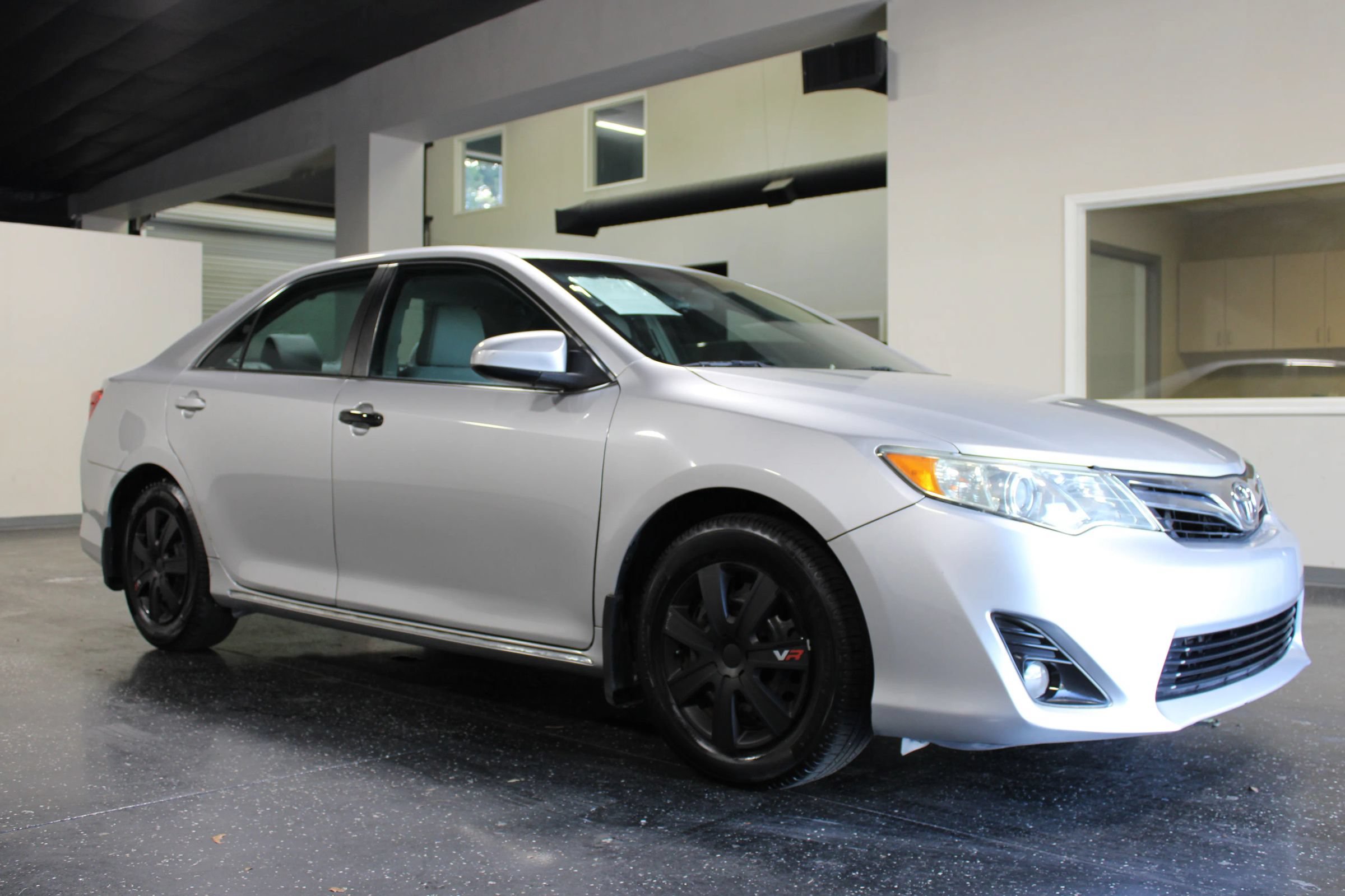 Used 2012 Toyota Camry LE FWD image 1
