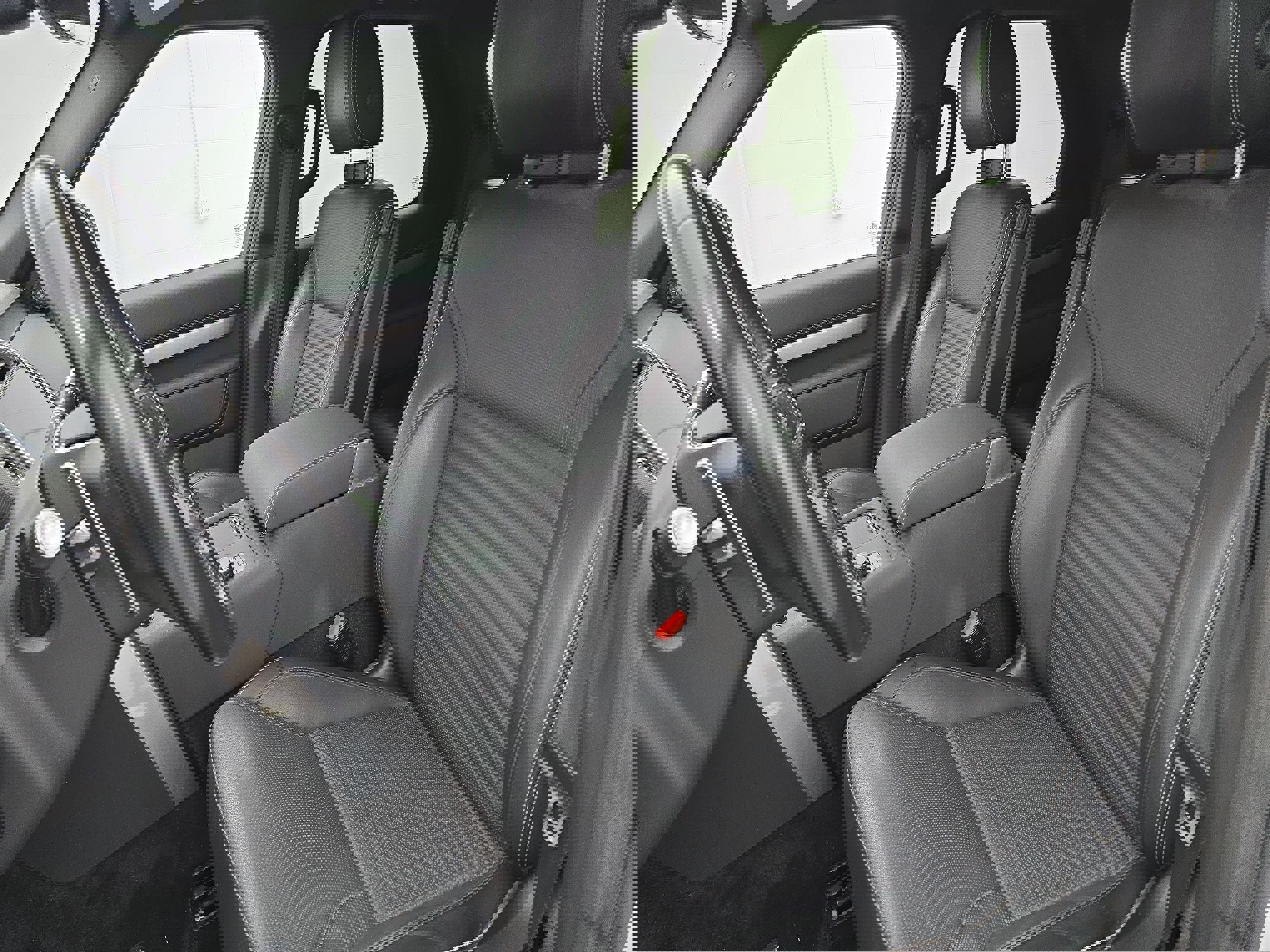 Used 2022 Land Rover Discovery S R-Dynamic image 15