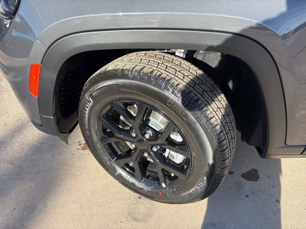 New 2025 Jeep Grand Cherokee L Altitude image 9