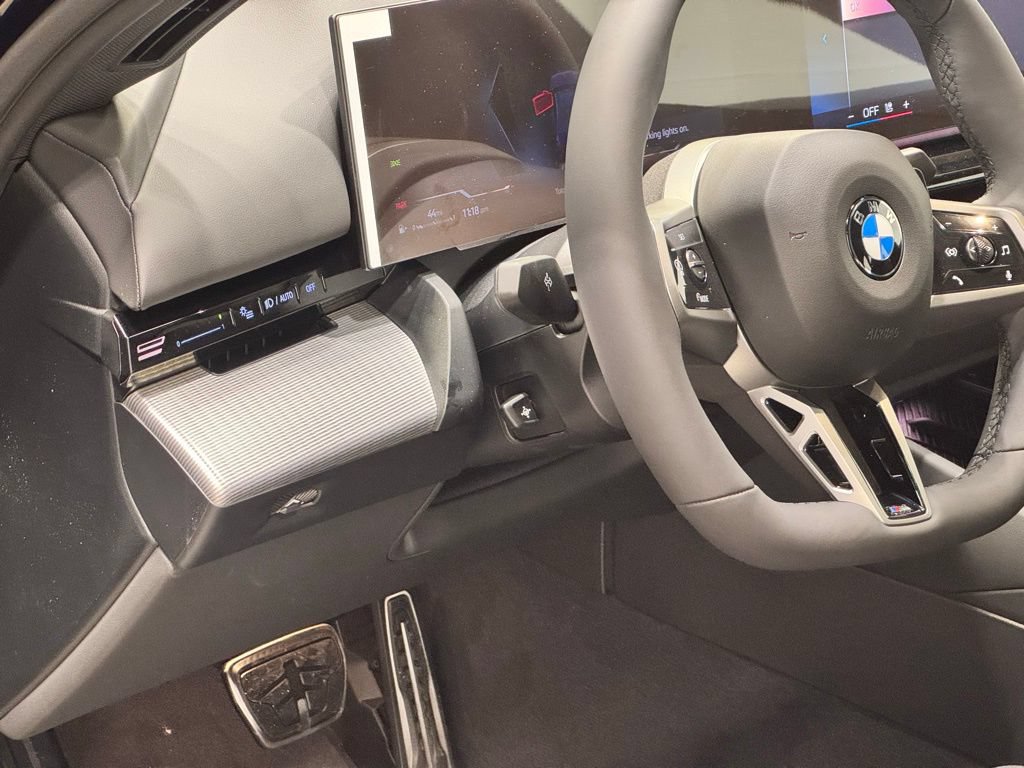 Used 2026 BMW 530i xDrive w/ M Sport Package AWD/4WD image 14