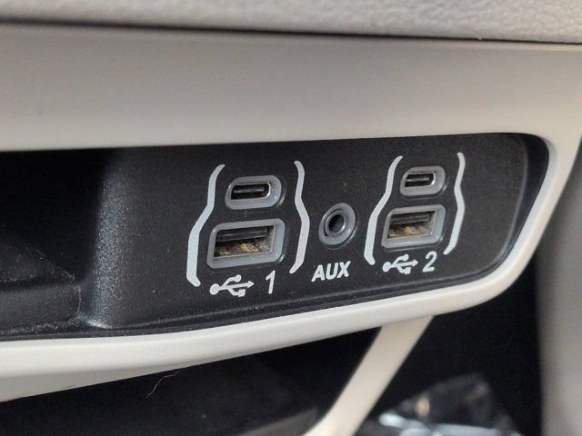 Used 2023 Chrysler Voyager LX FWD image 20