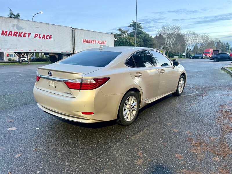 Used 2014 Lexus ES 300h w/ Luxury Package w/Bamboo Trim FWD image 7