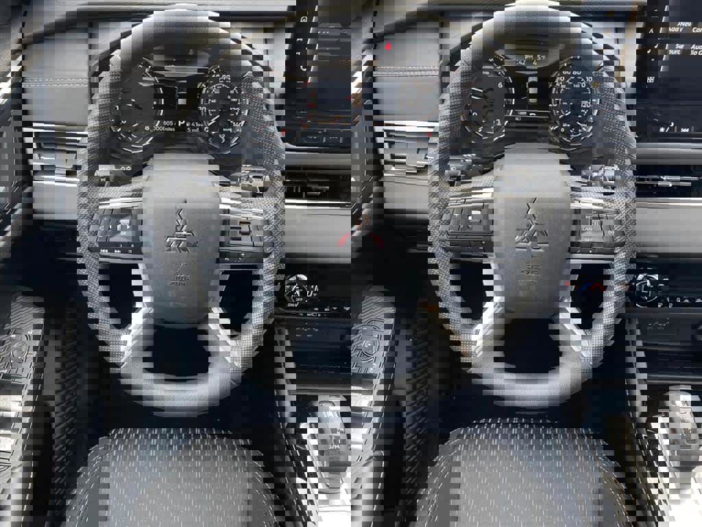 New 2026 Mitsubishi Outlander ES image 5