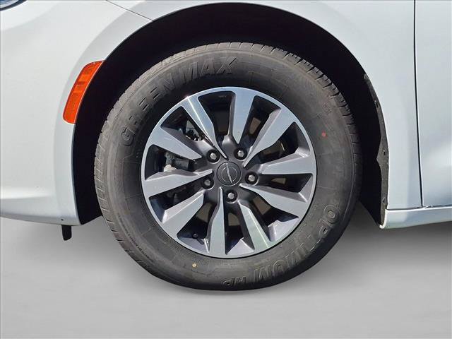 Used 2024 Chrysler Pacifica Limited FWD image 24