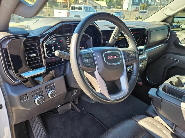Used 2025 GMC Sierra 1500 SLT AWD/4WD image 9