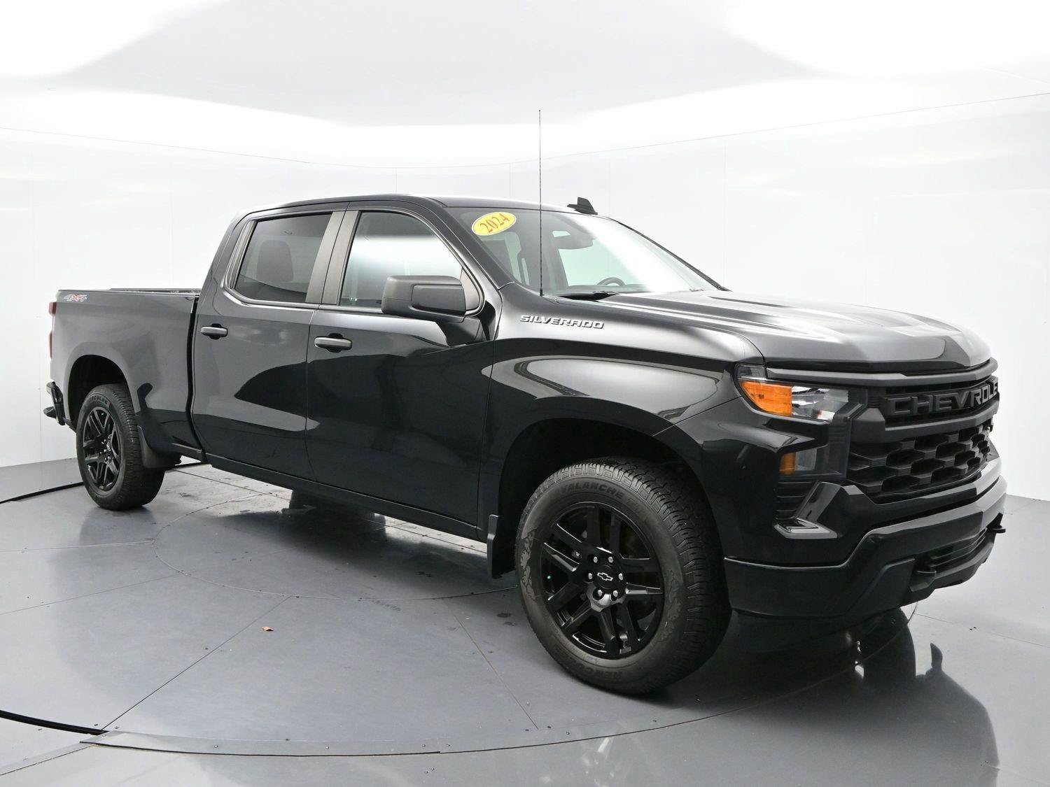 Used 2024 Chevrolet Silverado 1500 Custom AWD/4WD image 2