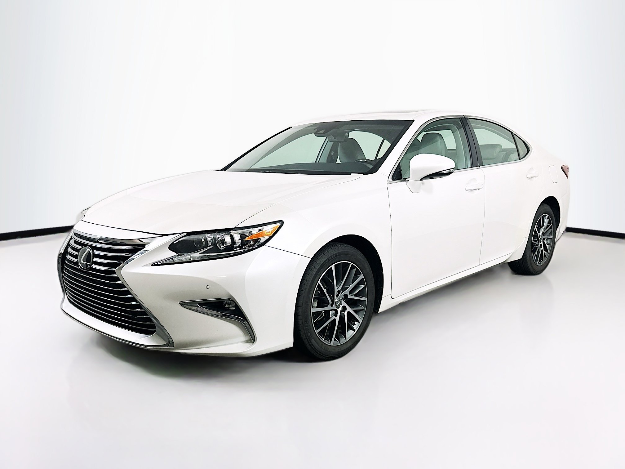 Used 2018 Lexus ES 350 w/ Luxury Package w/Wood Trim FWD image 3
