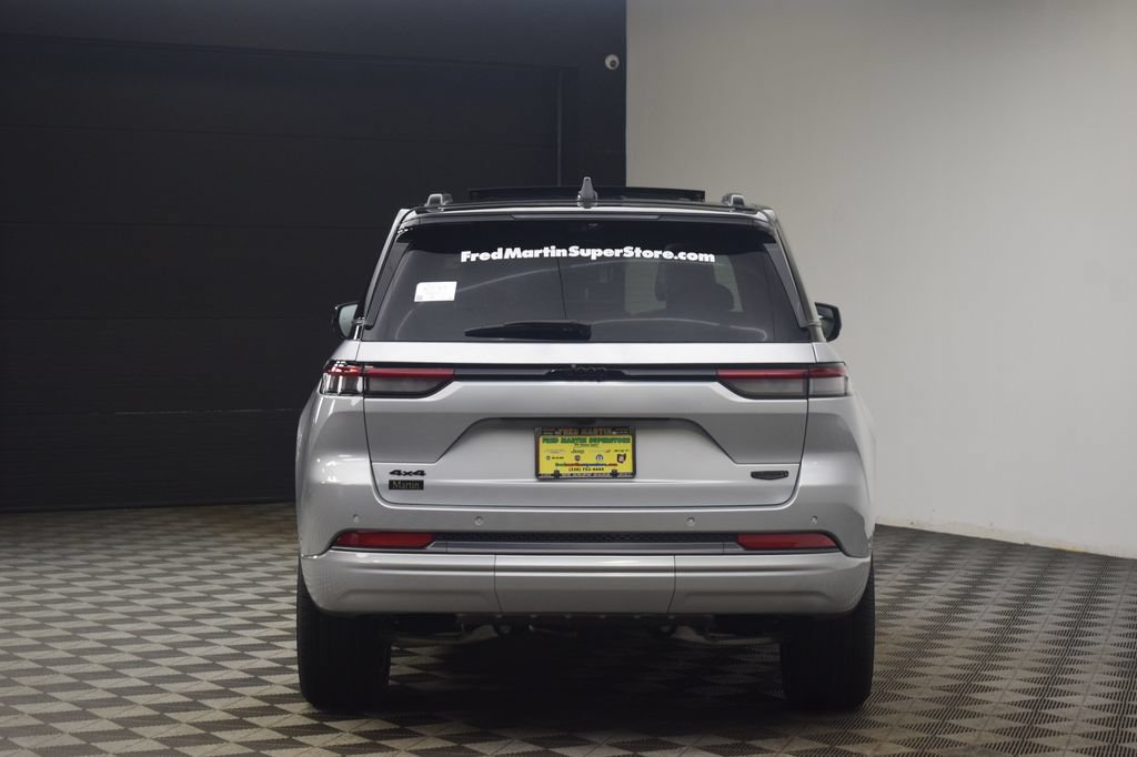 New 2026 Jeep Grand Cherokee Summit w/ Obsidian Package AWD/4WD image 11