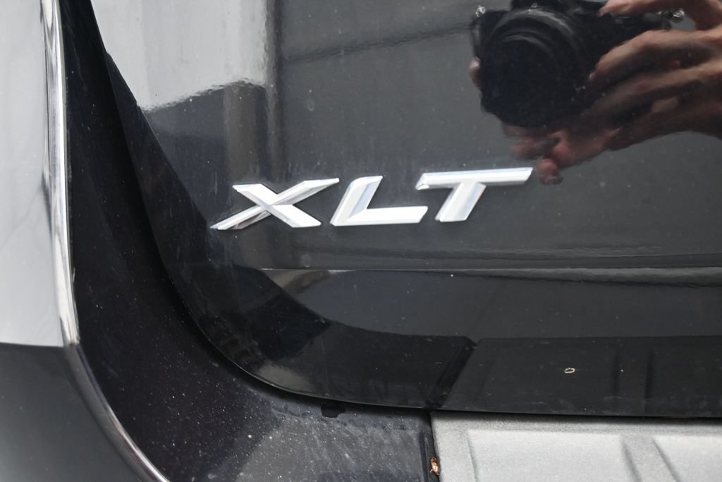 Used 2020 Ford Explorer XLT w/ Equipment Group 202A AWD/4WD image 14