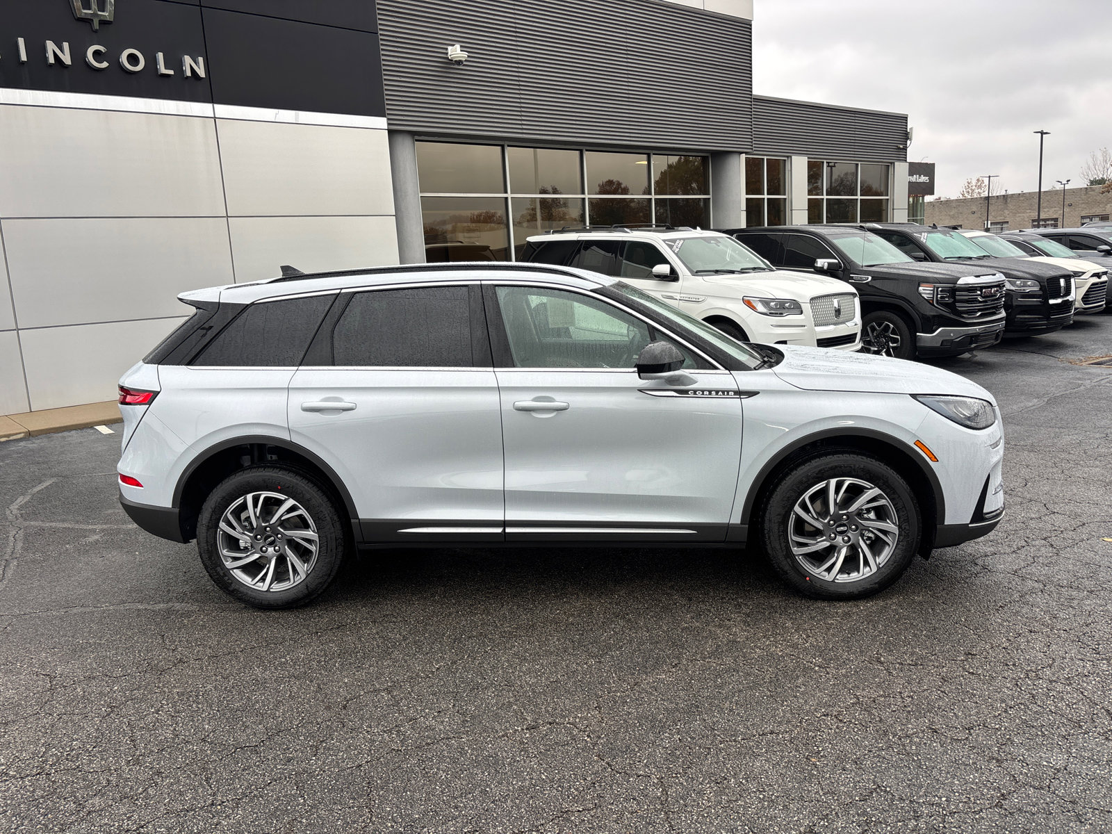 New 2026 Lincoln Corsair Premiere image 8