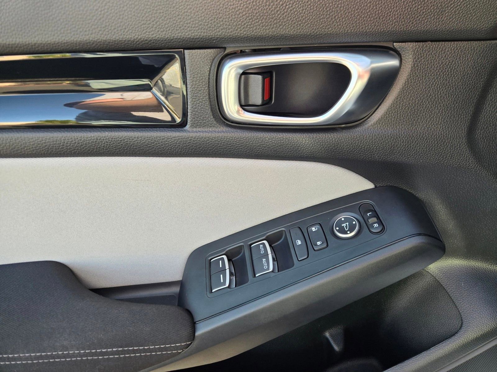 Used 2025 Honda Civic Sport image 17