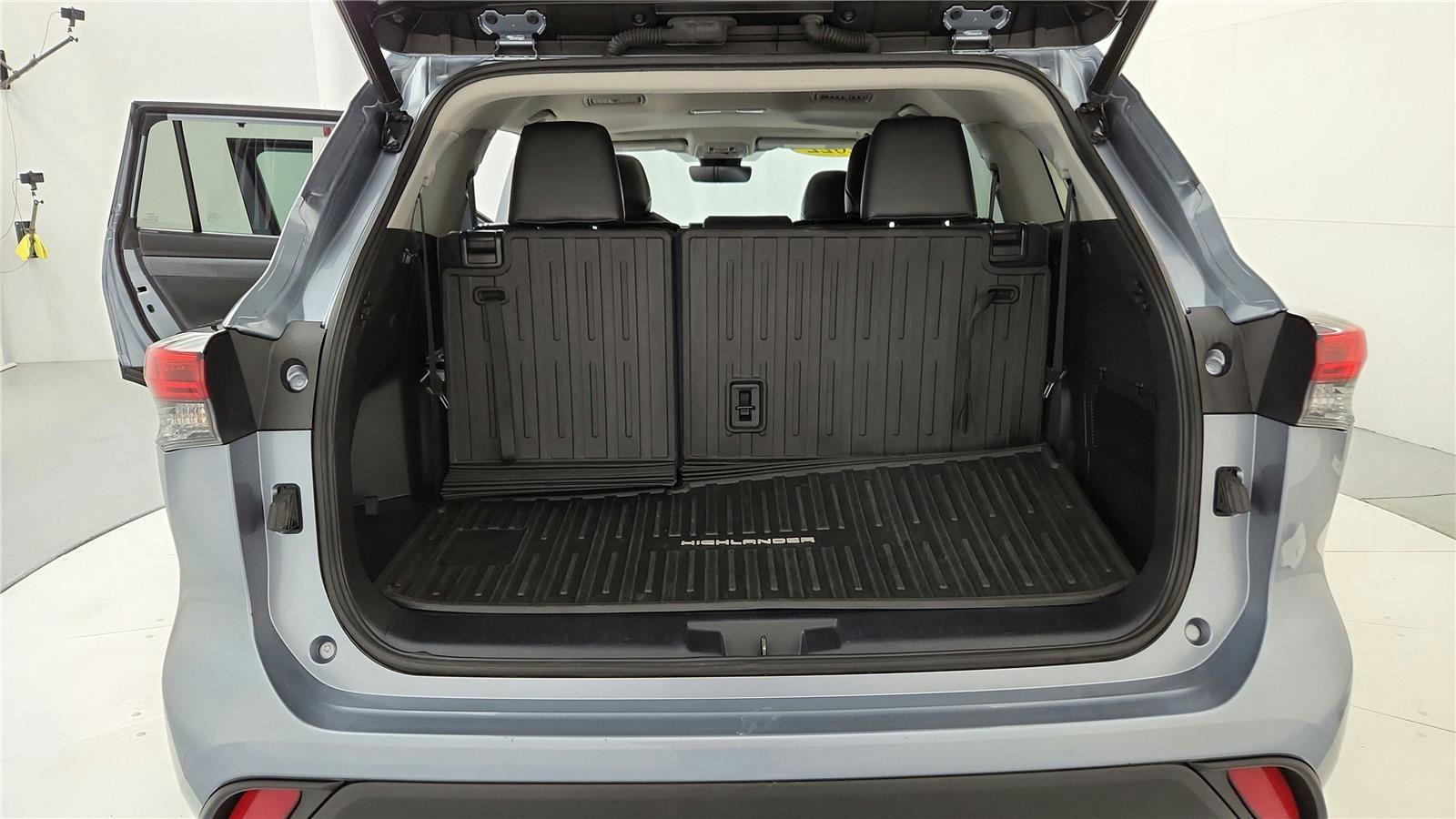 Certified 2022 Toyota Highlander XLE image 32