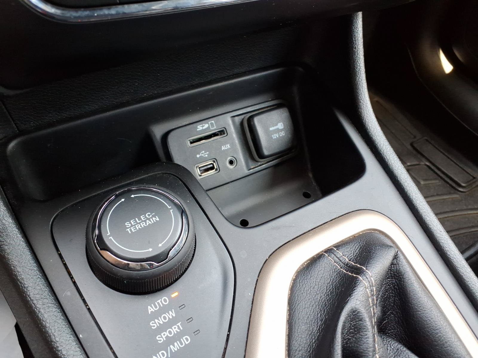 Used 2014 Jeep Cherokee Limited AWD/4WD image 21